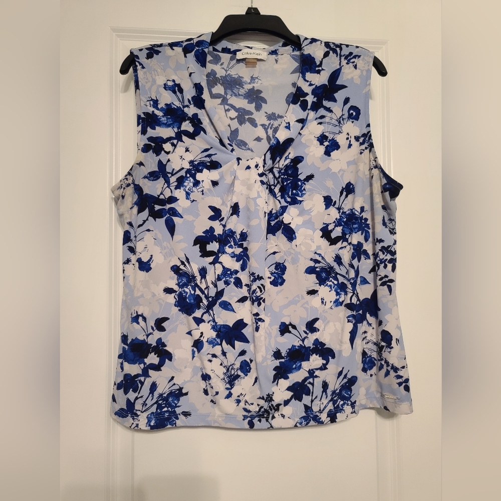 Women's Calvin Klein Sz XL White & Blue Floral Pattern Sleeveless Blouse